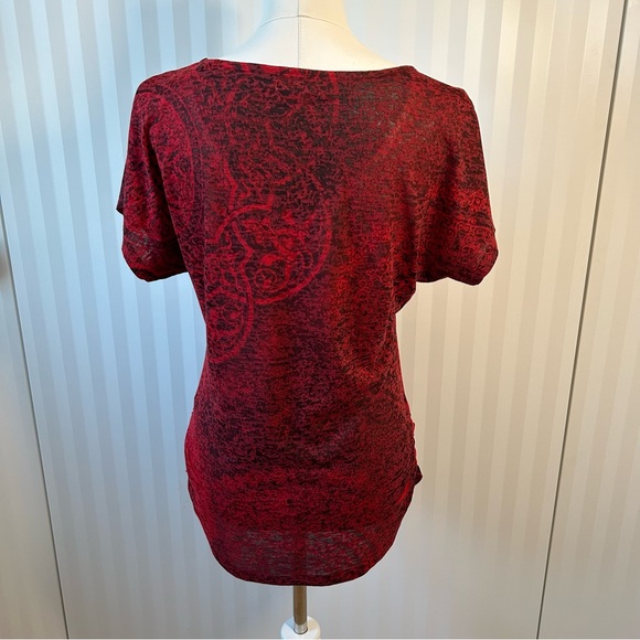 Maurices red black rhinestones one sleeve pattern tee Size L - Picture 5 of 10